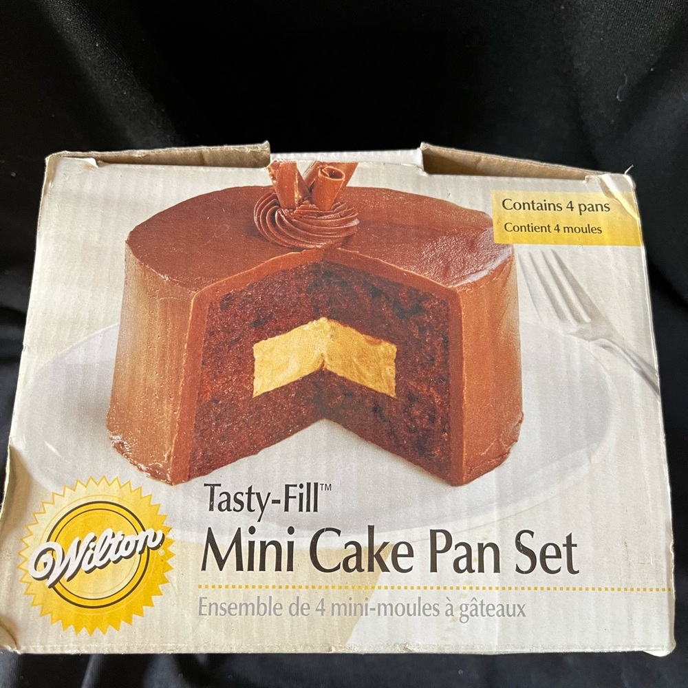 Wilton Mini Cake Pan Set - - Picture 2 of 9